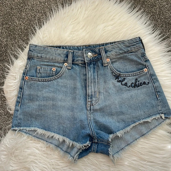 Women’s H & M “hola chica” jean shorts 4 - Picture 2 of 3
